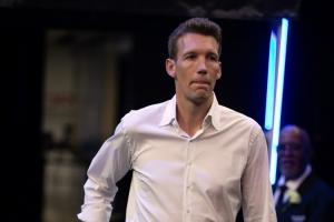 嗯？邓利维截止日后首次现身 否认了勇士交易追梦的说法！