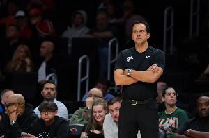 斯波谈失利：我们得到了机会但没投进 球员已拼尽了一切