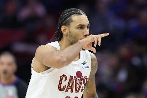 外线稳定火力！杰伦·泰森三分9中4砍下16分3板 正负值+11