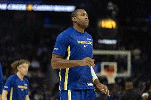 科尔：霍福德是名人堂级别 他基本功出色&脚步移动和手活都很棒