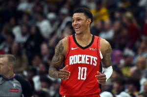 高炮台发威！小贾巴里·史密斯12中5砍下22分10板 罚球11中9