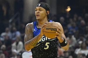 毫无存在感！班凯罗半场出战17分钟 4投0中仅得到3分2篮板2助攻