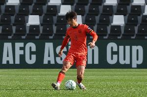 直播吧：U23国脚后卫贺一然即将加盟蓉城，而非传闻中的山东泰山