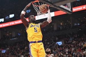 湖人官方：艾顿因右膝酸痛 将缺席今天的湖勇大战