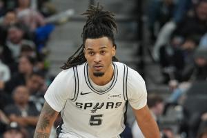 卡斯尔成为NBA历史第三年轻的40分三双先生 仅次于詹姆斯东契奇