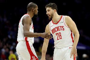 乌度卡：KD和申京不会把问题掩盖 一个人犯错时另一个人会指出来