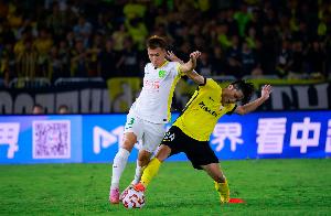 旧伤复发！国安官方：何宇鹏热身赛左足第五跖骨骨折，将接受手术