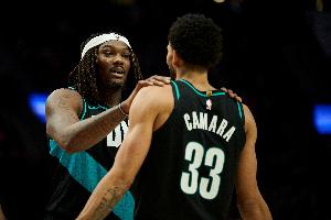 杀疯了！开拓者第三节轰下49分 创赛季单节得分新高