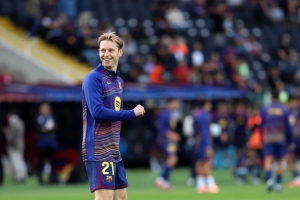 世体：德容没有参加正常训练，而是进行了较为轻松的恢复训练