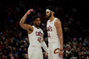 米切尔：阿伦过去两周表现离谱到不真实 哈登到来 阿伦还会更出色