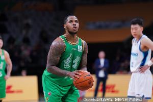 10场场均4.1分！媒体人：辽宁买断马库斯·亨特合同 双方友好分手