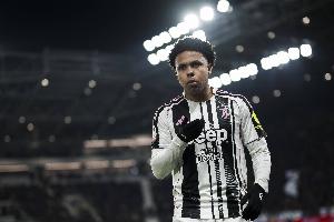 记者：尤文希望和麦肯尼续约，但双方在合同条件上存在分歧