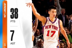 转瞬即逝！14年前的今天 林书豪狂砍38分对飙科比 后者赛后爆粗